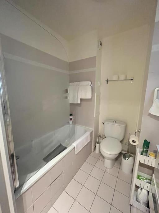 Wondersuite Appartement - Centre Ville Avec Parking Couvert -15Mn De Paris Et 10 Mn De Stade De France, Wifi, Netflix Deuil-la-Barre Екстериор снимка
